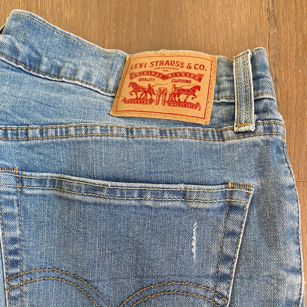 Levi’s Boyfriend Fit Jeans - Picture 7 of 11